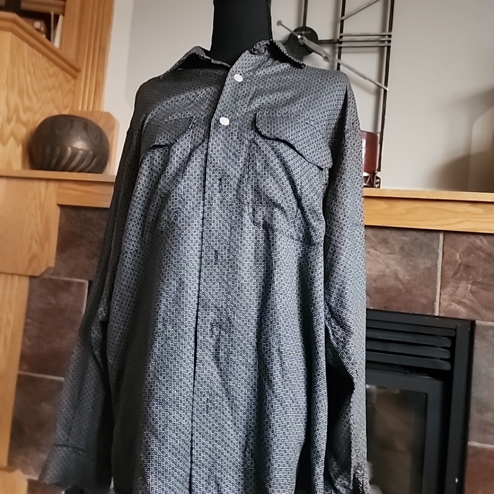 Liz Claiborne Mens Modern Fit Long Sleeve Dress Shirt Striped Size S 100% Rayon